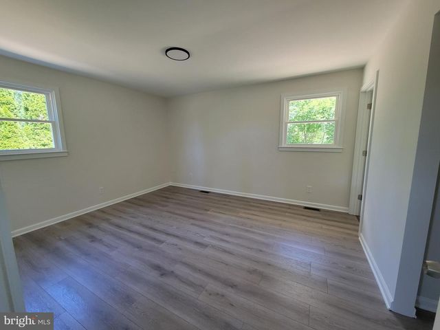 8202 W BUCKSHUTEM RD W, Millville, NJ 08332