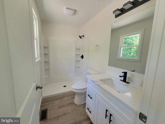 8202 W BUCKSHUTEM RD W, Millville, NJ 08332