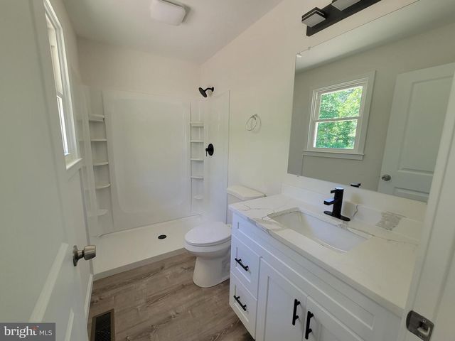 8202 W BUCKSHUTEM RD W, Millville, NJ 08332