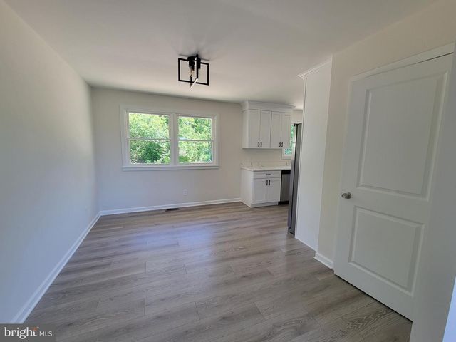 8202 W BUCKSHUTEM RD W, Millville, NJ 08332