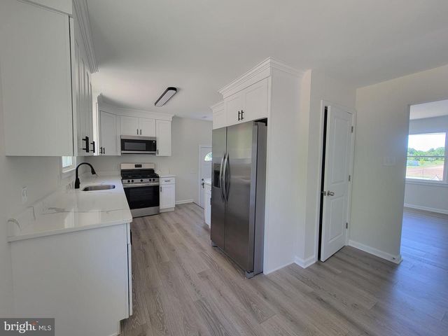 8202 W BUCKSHUTEM RD W, Millville, NJ 08332