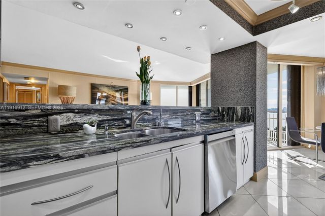 4000 Towerside Ter 1612, Miami, FL 33138