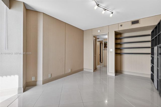 4000 Towerside Ter 1612, Miami, FL 33138