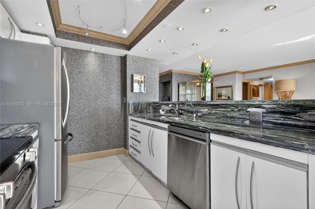 4000 Towerside Ter 1612, Miami, FL 33138