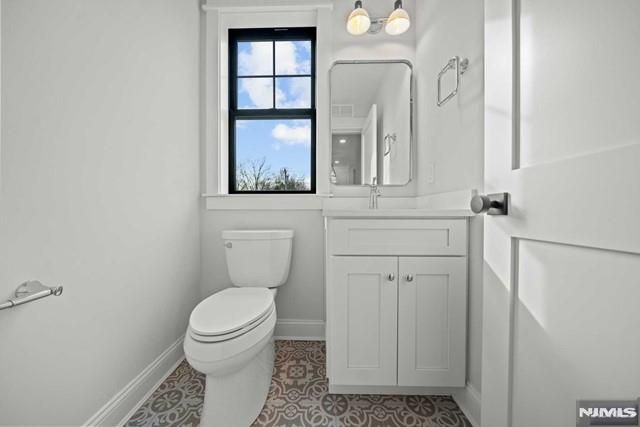 147 Central Avenue 19, Old Tappan, NJ 07675