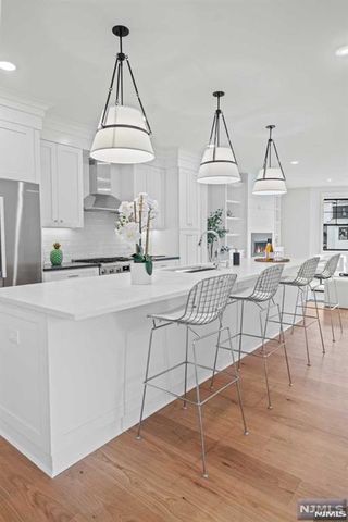 147 Central Avenue 19, Old Tappan, NJ 07675