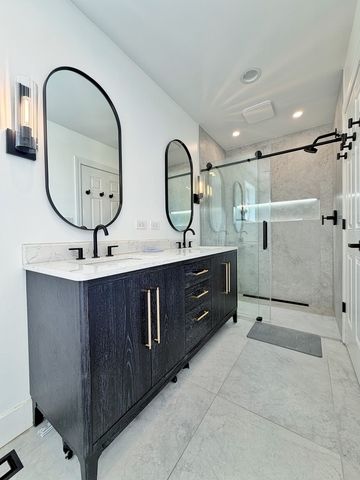 2427 W Grenshaw Street 2, Chicago, IL 60612