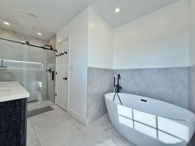 2427 W Grenshaw Street 2, Chicago, IL 60612