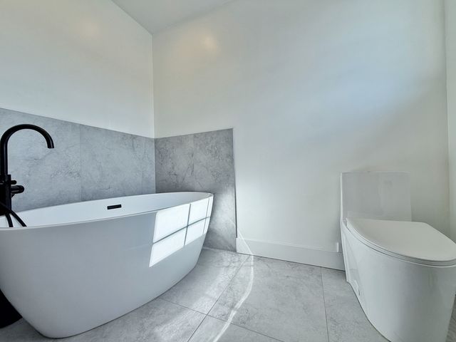 2427 W Grenshaw Street 2, Chicago, IL 60612