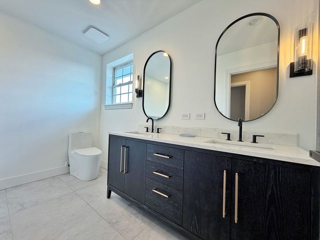 2427 W Grenshaw Street 2, Chicago, IL 60612