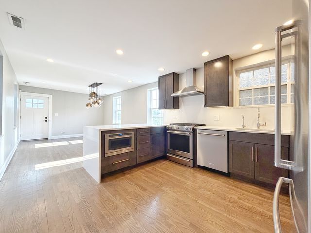 2427 W Grenshaw Street 2, Chicago, IL 60612