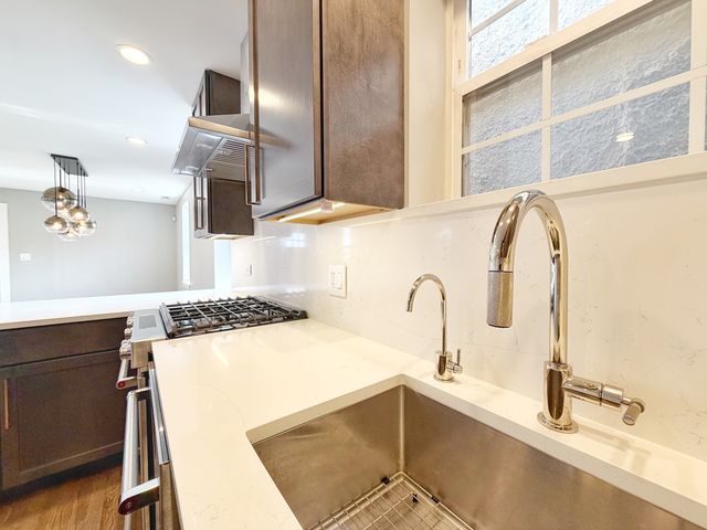 2427 W Grenshaw Street 2, Chicago, IL 60612
