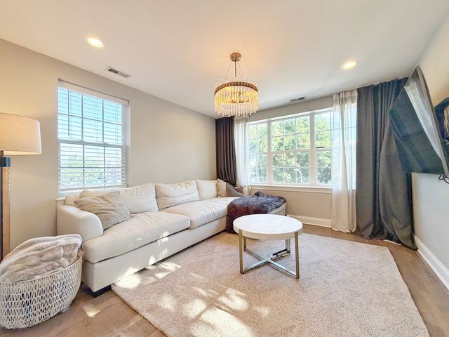 2427 W Grenshaw Street 2, Chicago, IL 60612