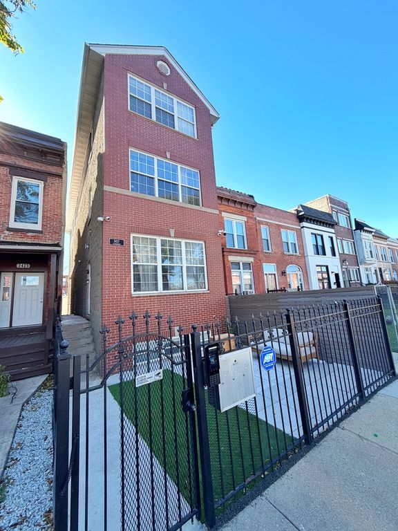 2427 W Grenshaw Street 2, Chicago, IL 60612