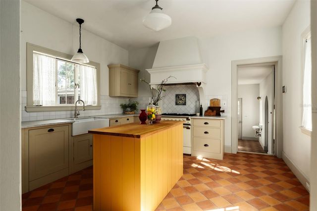 403 JASMINE WAY, Clearwater, FL 33756