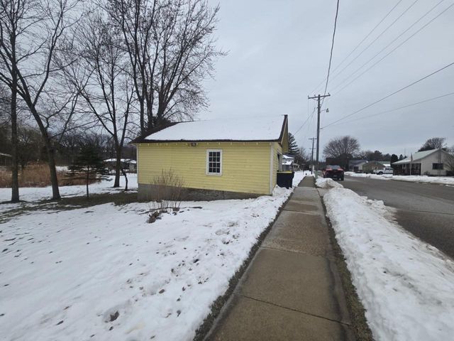 1035 Academy Street, Elroy, WI 53929