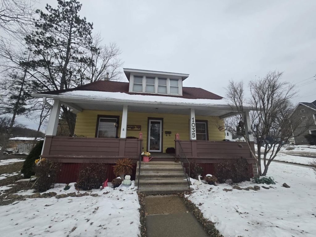 1035 Academy Street, Elroy, WI 53929
