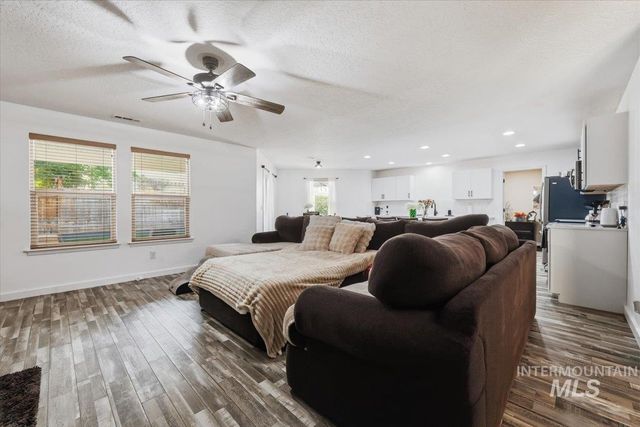 9165 W Alderberry Dr, Boise, ID 83709