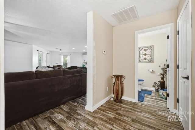 9165 W Alderberry Dr, Boise, ID 83709