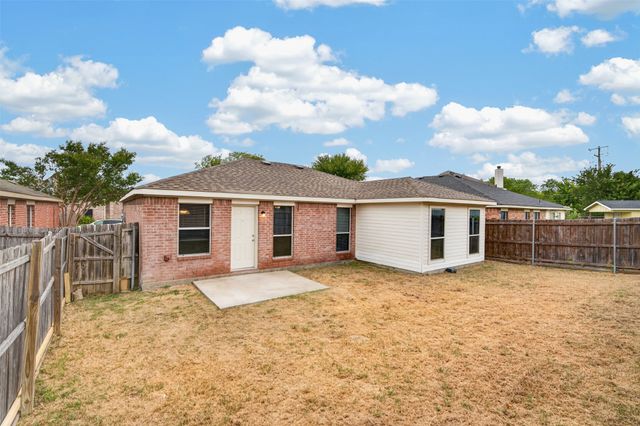 3312 Knoll Trail, Balch Springs, TX 75180