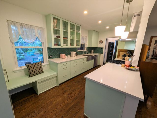 1610 Larkwood DR, Austin, TX 78723