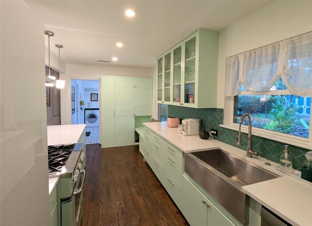 1610 Larkwood DR, Austin, TX 78723