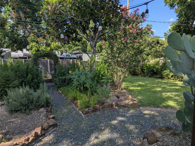 1610 Larkwood DR, Austin, TX 78723