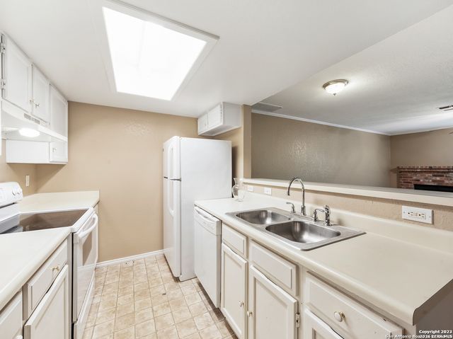 11610 Vance Jackson Rd Apt 413, San Antonio, TX 78230