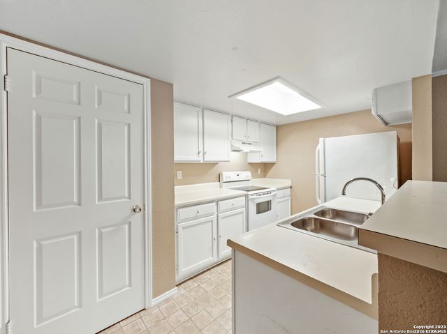 11610 Vance Jackson Rd Apt 413, San Antonio, TX 78230