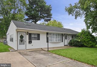 110 LEBBIE LN, Fairless Hills, PA 19030