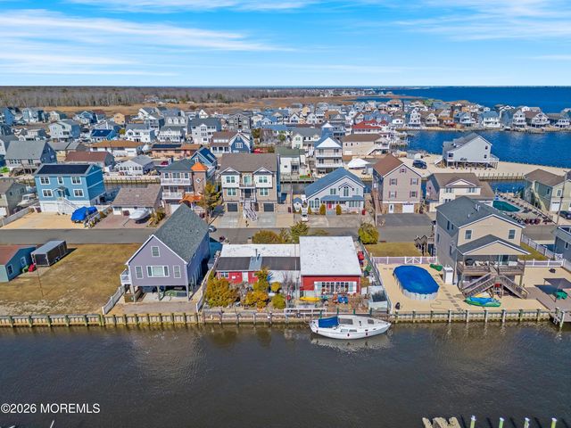 242 Evergreen Drive, Bayville, NJ 08721