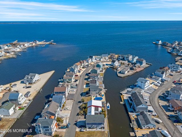 242 Evergreen Drive, Bayville, NJ 08721