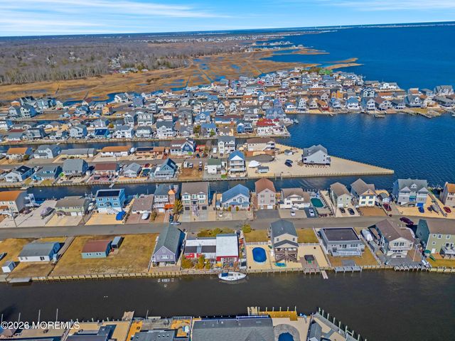 242 Evergreen Drive, Bayville, NJ 08721