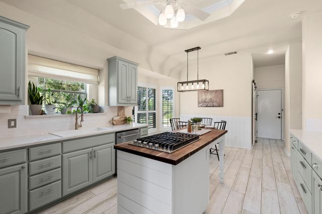691 Broken Lance DR, Dripping Springs, TX 78620