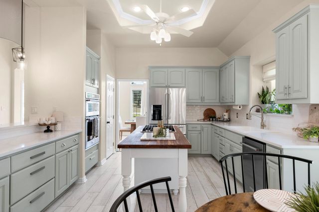 691 Broken Lance DR, Dripping Springs, TX 78620
