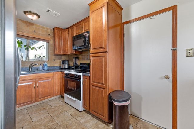 1029 N Gowdy Street, Visalia, CA 93292