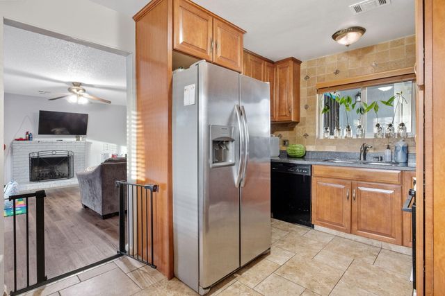 1029 N Gowdy Street, Visalia, CA 93292