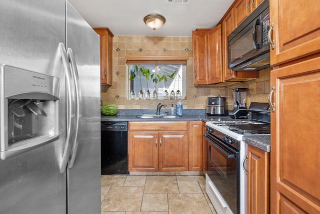 1029 N Gowdy Street, Visalia, CA 93292