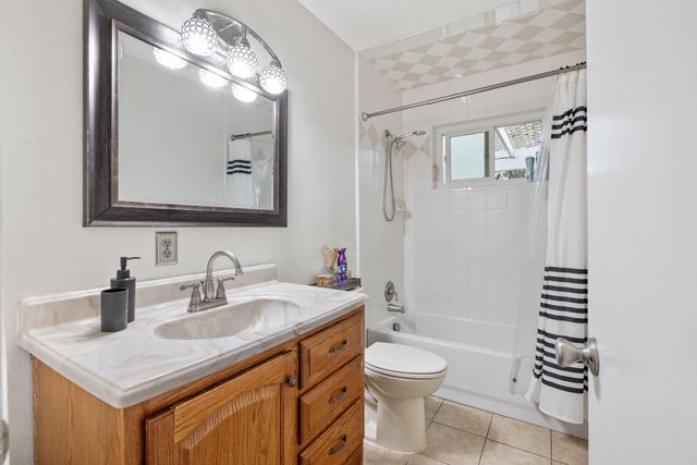 1029 N Gowdy Street, Visalia, CA 93292