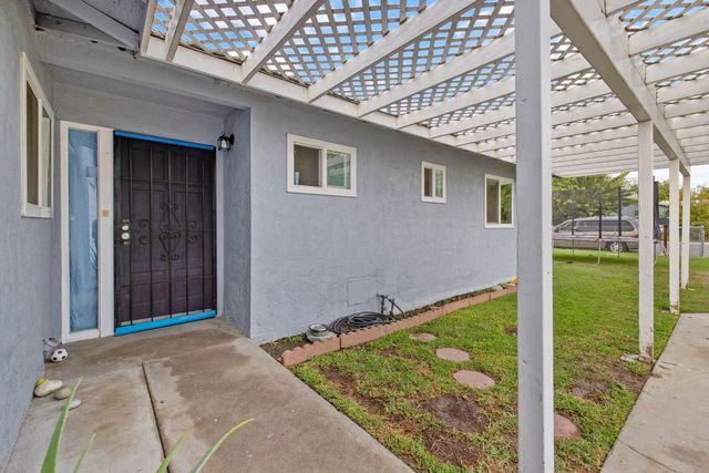 1029 N Gowdy Street, Visalia, CA 93292