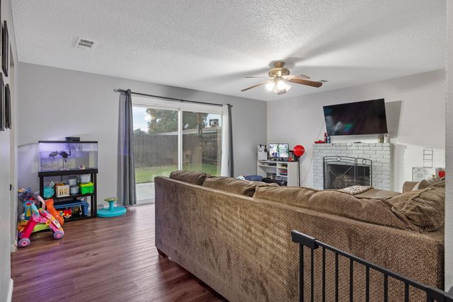 1029 N Gowdy Street, Visalia, CA 93292