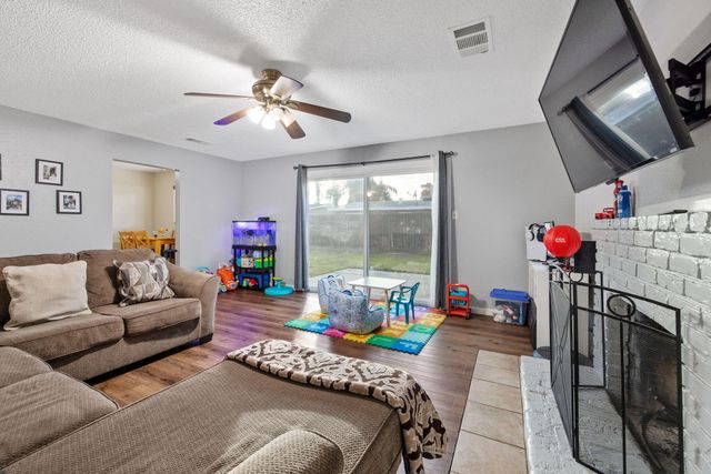 1029 N Gowdy Street, Visalia, CA 93292