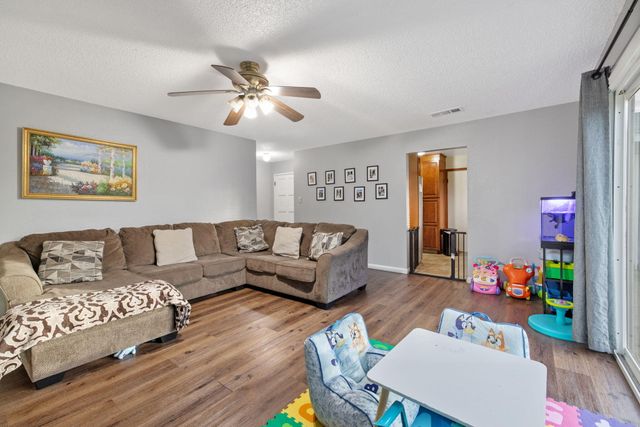 1029 N Gowdy Street, Visalia, CA 93292