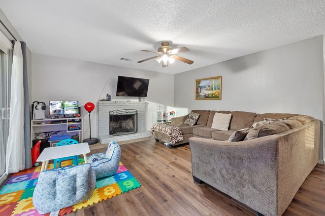 1029 N Gowdy Street, Visalia, CA 93292