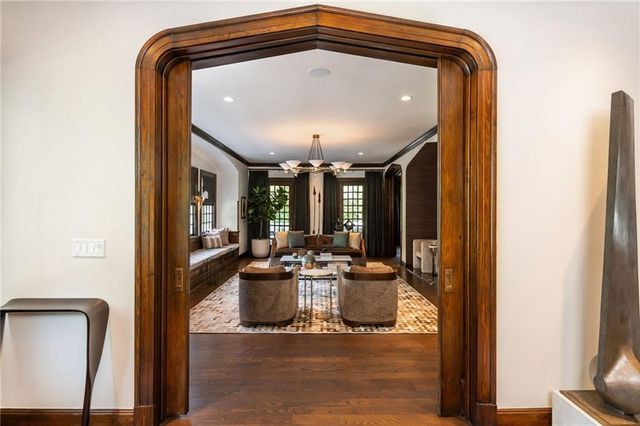210 Peachtree Circle NE, Atlanta, GA 30309