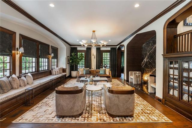 210 Peachtree Circle NE, Atlanta, GA 30309