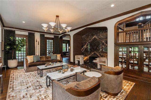210 Peachtree Circle NE, Atlanta, GA 30309
