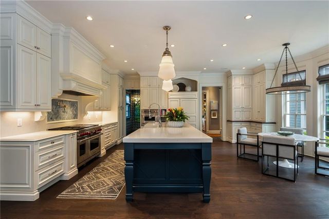 210 Peachtree Circle NE, Atlanta, GA 30309