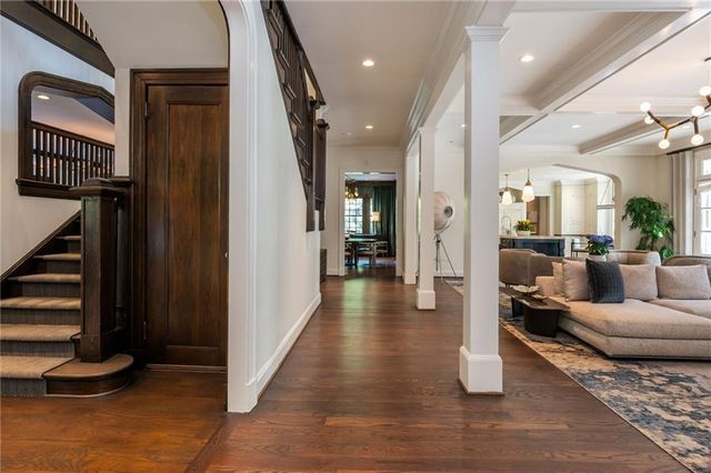 210 Peachtree Circle NE, Atlanta, GA 30309