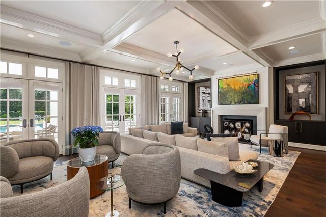 210 Peachtree Circle NE, Atlanta, GA 30309